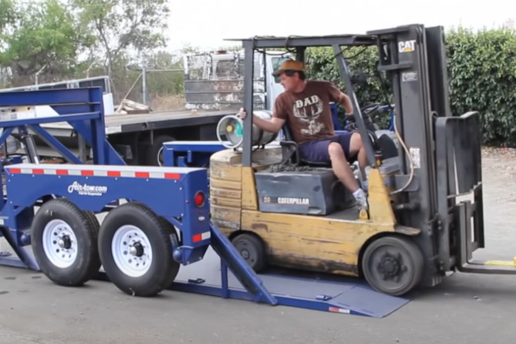 Buy prime quality air-tow drop deck trailers for sale in Ottawa, Canada, from Zuma today!